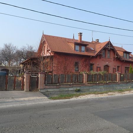 Kerámiapark Guesthaus Budapeste Exterior foto