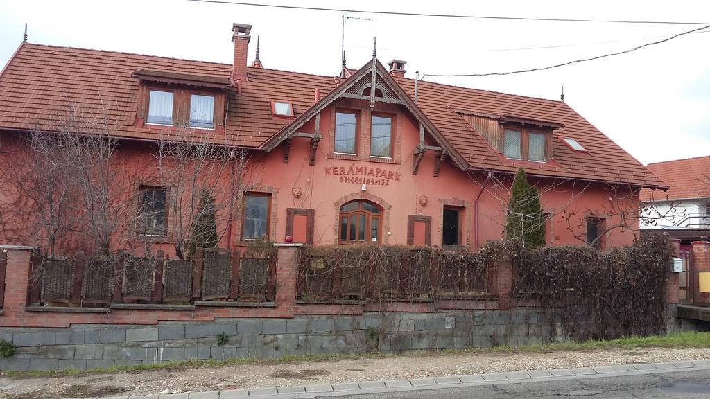 Kerámiapark Guesthaus Budapeste Exterior foto